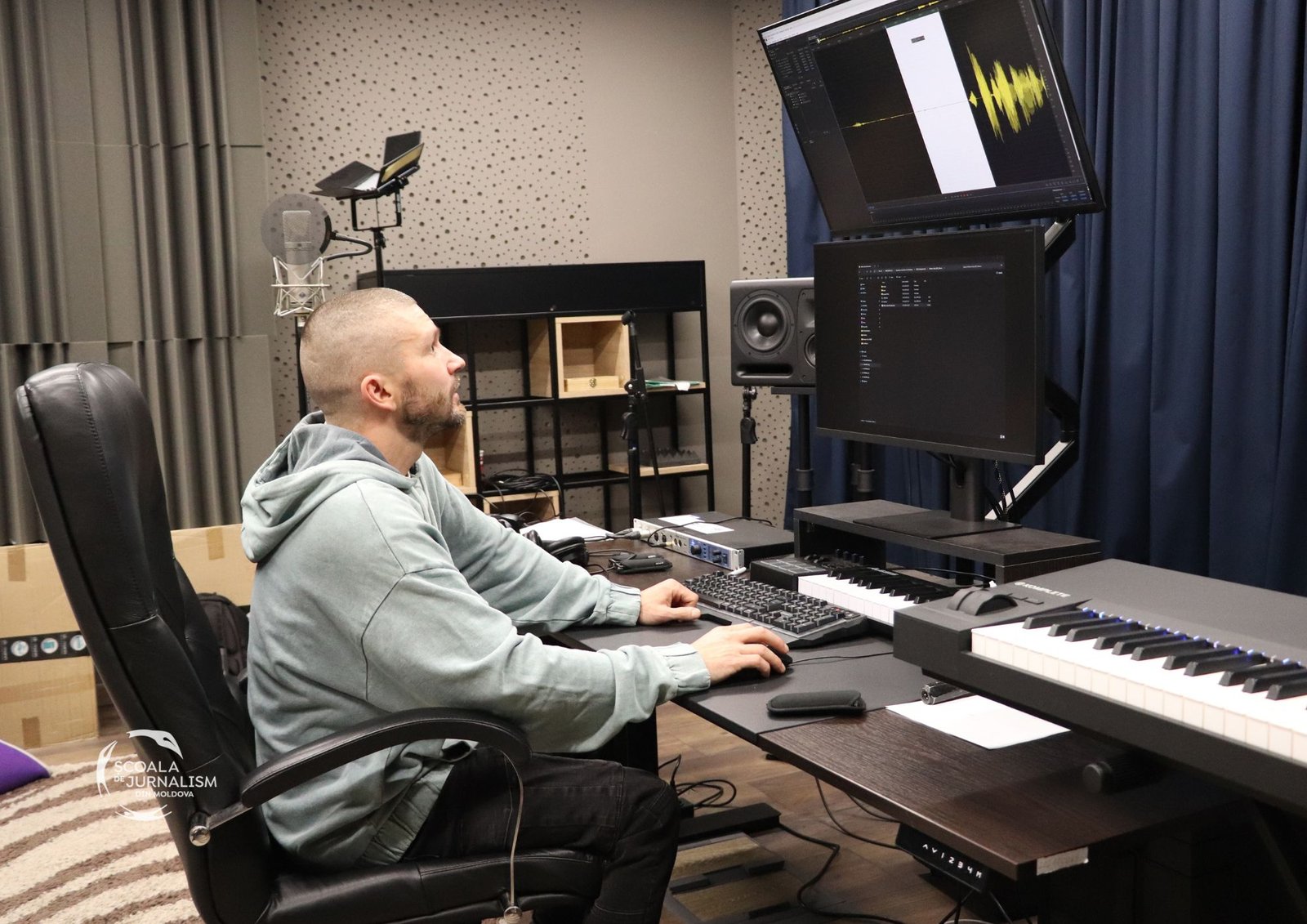 „Nu începe interviul până nu verifici dacă înregistrează”. Sfaturi de care ții cont dacă vrei să editezi audio